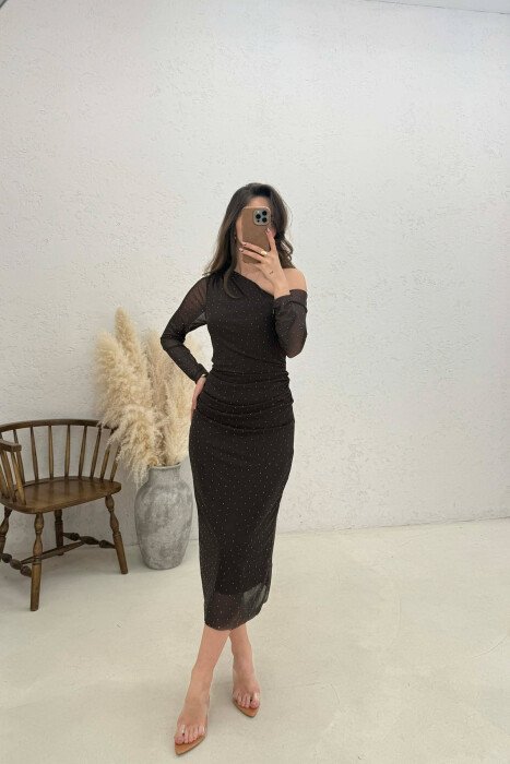 ONE COLOR STONE DETAILS ONE SHOULDER OFF WOMAN DRESS DARK BROWN/KAE 
