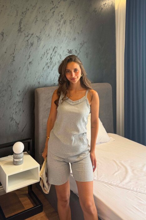 PIZHAMA NJE NGJYRESHE KANATIERE + TUTA TE SHKURTRA PER FEMRA NE NGJYRE GRI TE ZBARDHUR - KLAUDIO FASHION