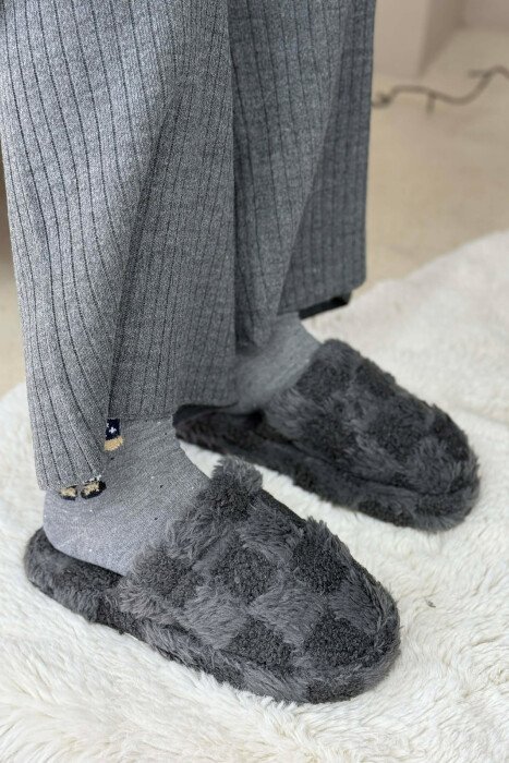ONE COLOR TEDDY SQUARES WOMEN SLIPPERS DARK GREY/GEE - KLAUDIO FASHION