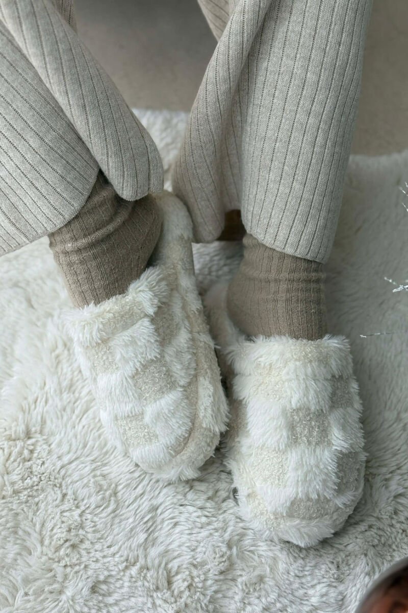 ONE COLOR TEDDY SQUARES WOMEN SLIPPERS WHITE-E BARDHE - 2