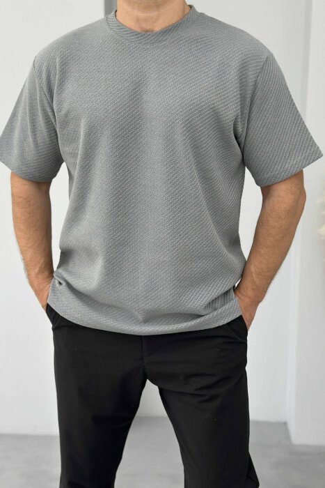 T-SHIRT NJË NGJYRËSH ME TEKSTURË PËR MESHKUJ NË NGJYRËN GRI - KLAUDIO FASHION