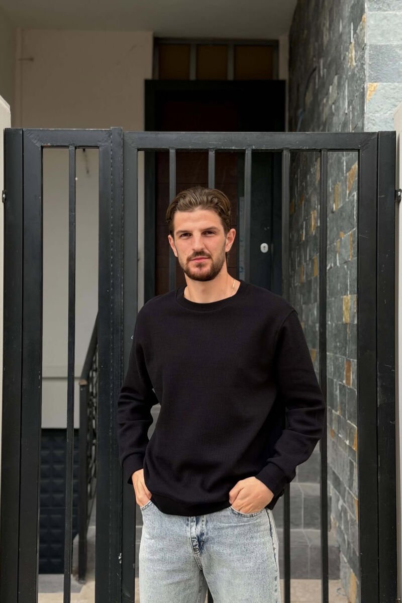 ONE COLOR TEXTURED ROUND NECK MEN SWEATSHIRT BLACK/ E ZEZE - 1