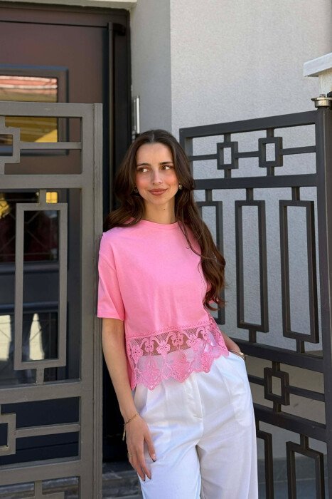 T-SHIRT ME DETAJ DANTELLE PER FEMRA NE NGJYRE ROZE 