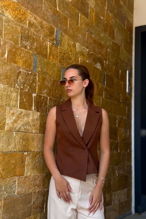 ONE COLOR TWO BUTTONS WOMAN VEST BROWN/KAFE - 1