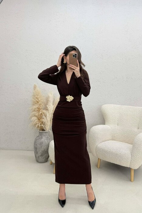 ONE COLOR V NECK GOLD DETAIL BELT LONG WOMEN DRESS DARK BROWN/KAE 