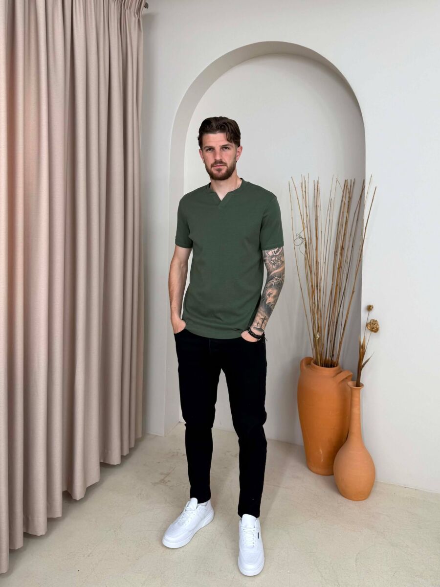 ONE COLOR V NECK MEN T-SHIRT OLIVE/ULLI - 3