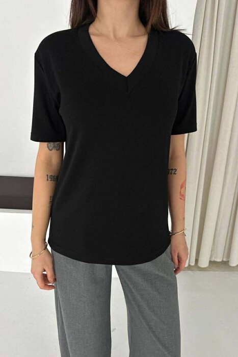 ONE COLOR V-NECK WOMAN T-SHIRT BLACK/ E ZEZE - KLAUDIO FASHION