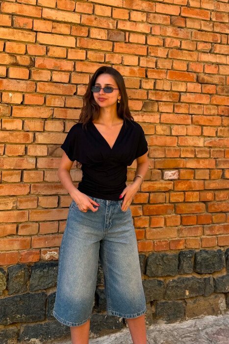 ONE COLOR V NECK WOMAN T- SHIRT BLACK/ E ZEZE - KLAUDIO FASHION