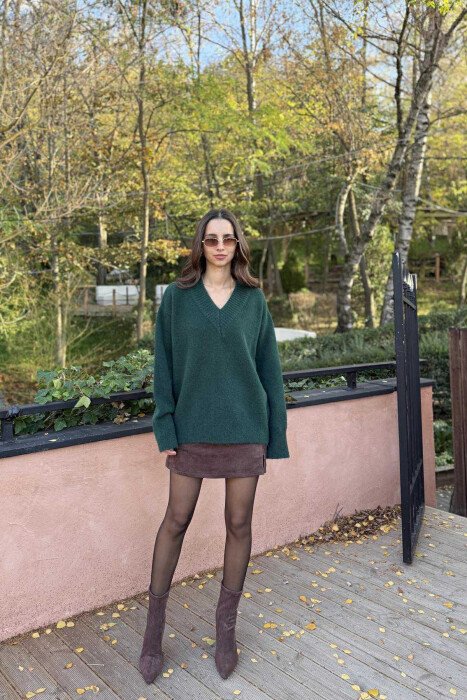 ONE COLOR V NECK WOMEN SWEATER DARK GREEN/JEE - KLAUDIO FASHION