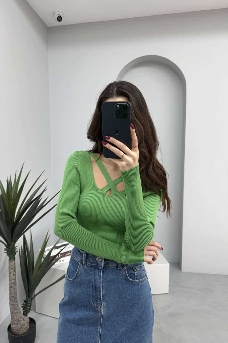 ONE COLOR V NECK WOMEN SWEATER LIGHT GREEN/JEZB - 4