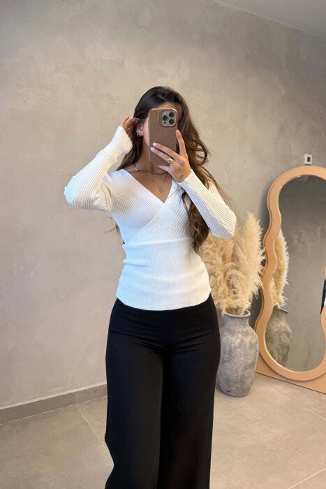 ONE COLOR V NECK WOMEN SWEATSHIRT WHITE-E BARDHE - KLAUDIO FASHION