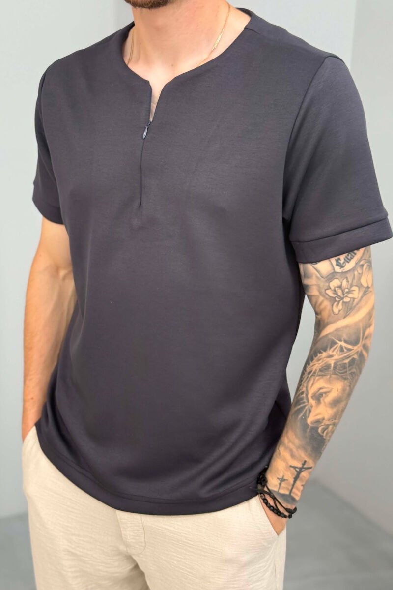 ONE COLOR ZIPPER NECK MEN T-SHIRT BLACK/ E ZEZE - 4