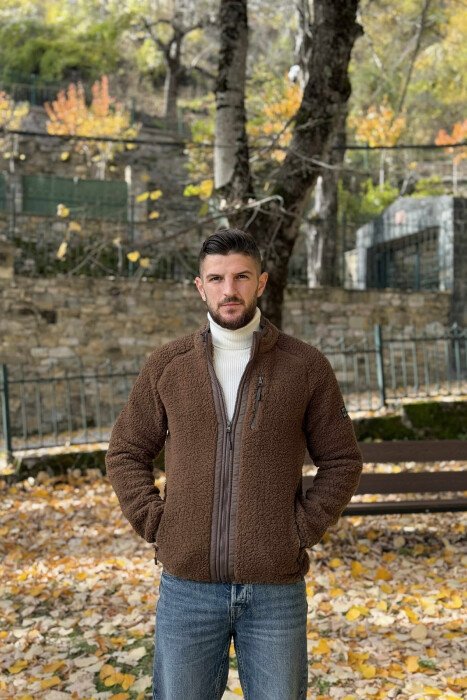 PELLUSH NJË NGJYRËSH ME ZINXHIR PËR MESHKUJ NË NGJYRË KAFE 