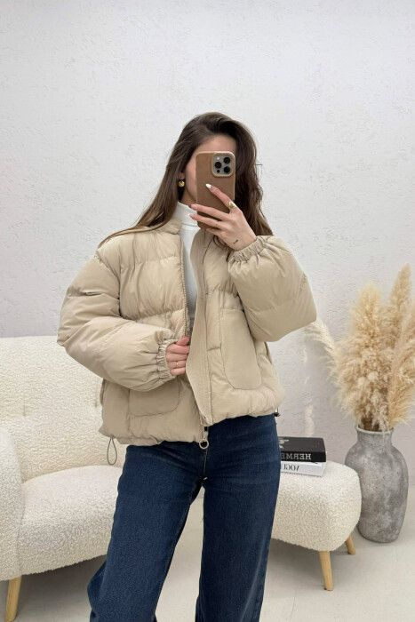 ONE COLOR ZIPPER TWO FRONT POCKETS WOMAN PUFFER JACKET BEIGE/BEZHE - KLAUDIO FASHION
