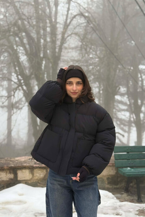 ONE COLOR ZIPPER TWO FRONT POCKETS WOMAN PUFFER JACKET BLACK/ E ZEZE - KLAUDIO FASHION