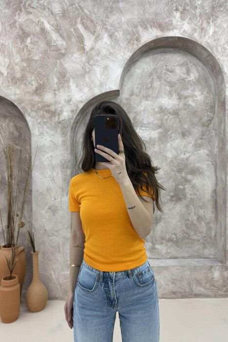 T-SHIRT E THJESHTË PËR FEMRA NË NGJYRËN PORTOKALLI - KLAUDIO FASHION