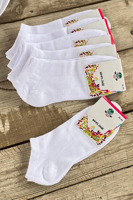 PAKETË ME GJASHTË PALË ÇORAPE PËR FEMRA NË NGJYRËN E BARDHË - KLAUDIO FASHION