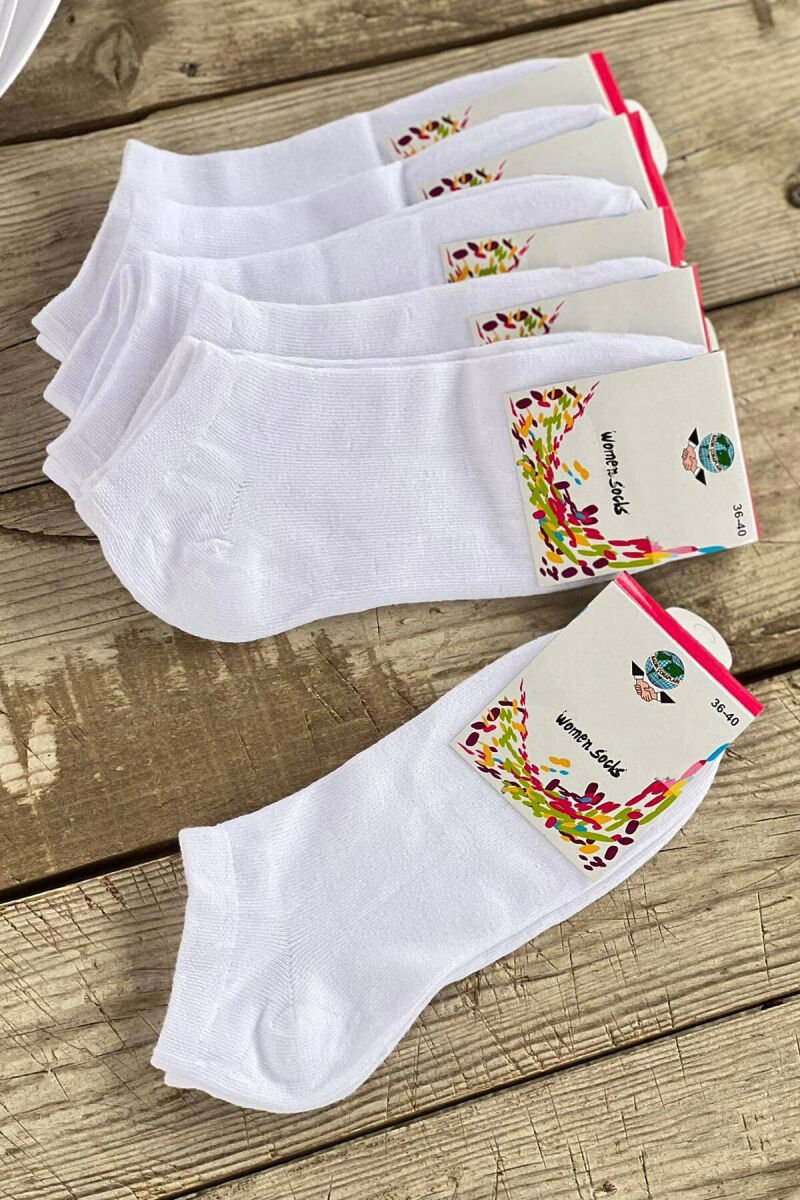 PAKETË ME GJASHTË PALË ÇORAPE PËR FEMRA NË NGJYRËN E BARDHË - 1