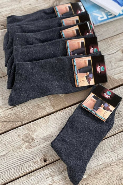 PAKETË ME GJASHTË PALË ÇORAPE PËR MESHKUJ NË NGJYRËN GRI TË ERRËT - KLAUDIO FASHION