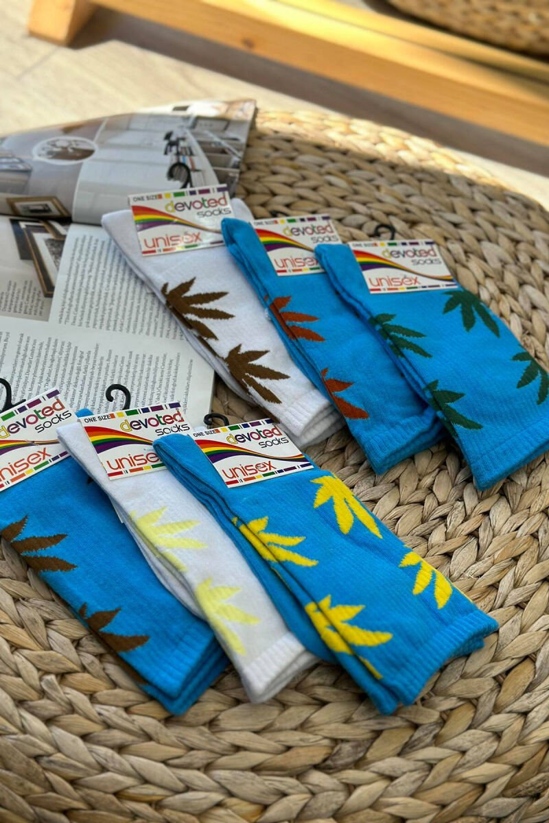 PAKETË ME GJASHTË PALË ÇORAPE UNISEX NË NGJYRA TË NDRYSHME - 1