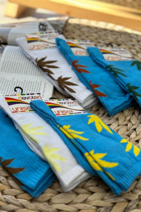 PAKETË ME GJASHTË PALË ÇORAPE UNISEX NË NGJYRA TË NDRYSHME - 2