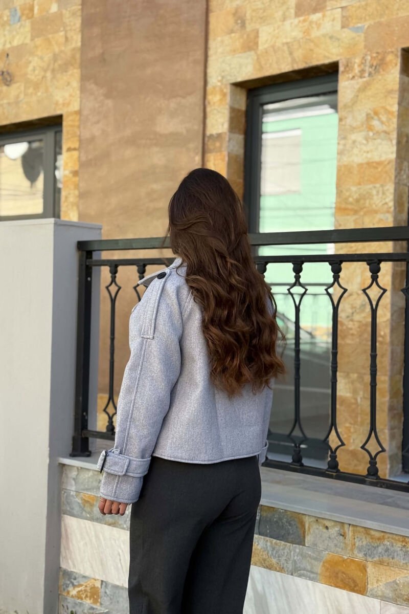 PALLTO E SHKURTER NJE NGJYRESHE ME BUTTONA PER FEMRA NE NGJYRE GRI - 3