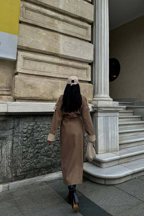 PALLTO E GJATE NJE NGJYRESHE ME DETAJIN E RRIPIT PER FEMRA NE NGJYRE BEZHE - 4