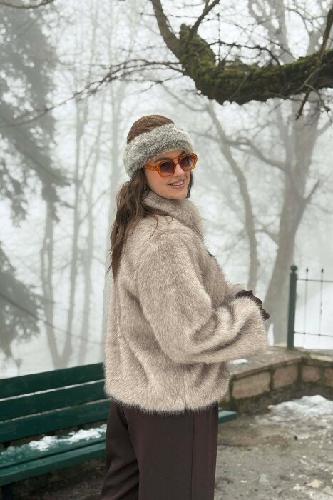 PALLTO ME GEZOF DHE ZINXHIR PER FEMRA NE NGJYRE KREM ME KAFE - 6