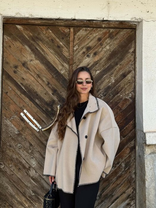 PALLTO NJE NGJYRESHE ME BUTONA PER FEMRA NE NGJYRE BEZHE - 3