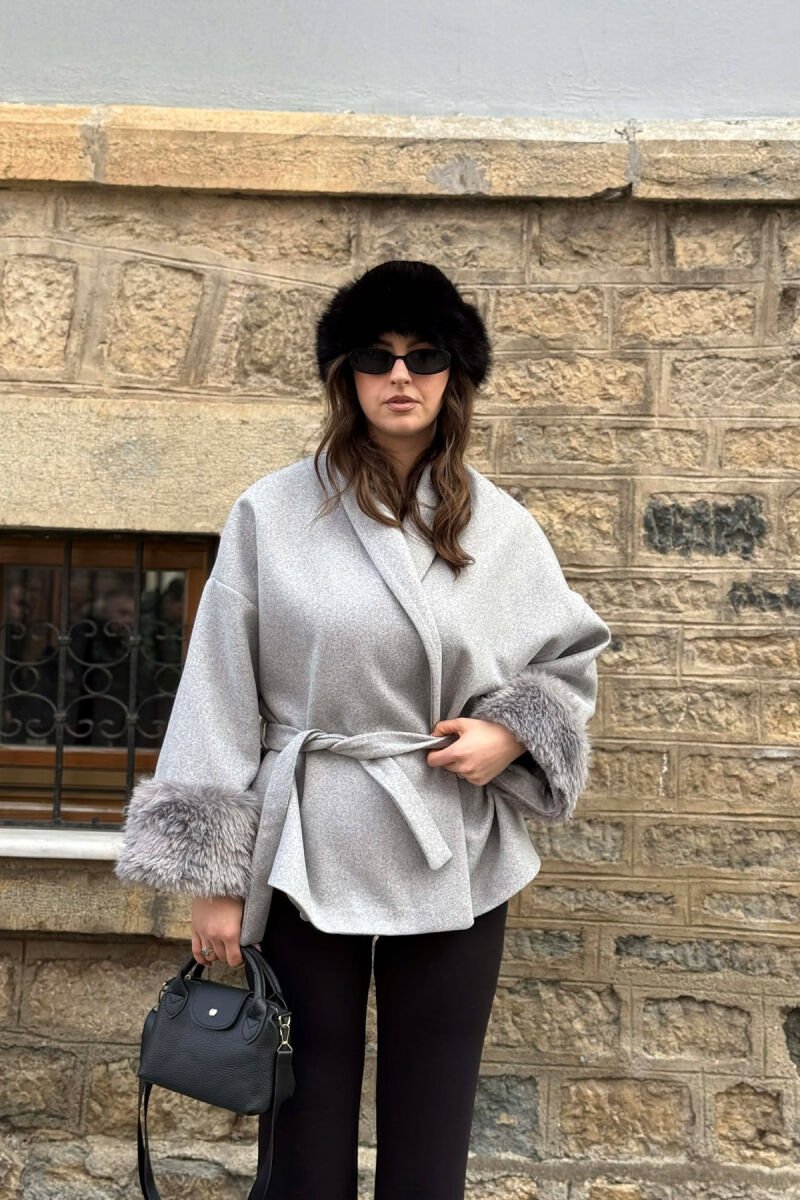 PALLTO NJE NGJYRESHE ME DETAJE GEZOFI TEK MENGET PER FEMRA NE NGJYRE GRI TE ZBARDHUR - 2