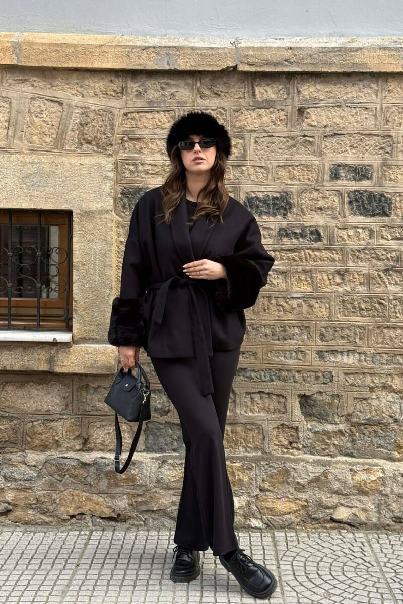 PALLTO NJE NGJYRESHE ME DETAJE GEZOFI TEK MENGET PER FEMRA NE NGJYRE TE ZEZE - 2