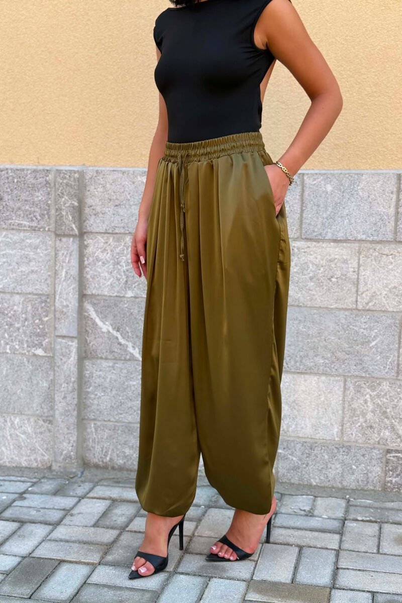 PANTALLONA BALON NJE NGJYRESHE ME SHKELQIM PER FEMRA NE NGJYRE ULLIRI - 2