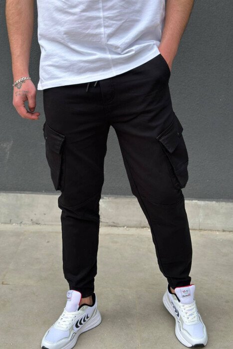 PANTALLONA CARGO ME XHEPA PËR MESHKUJ NË NGJYRËN E ZEZË - KLAUDIO FASHION