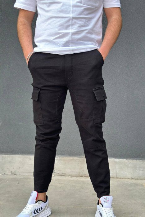 PANTALLONA CARGO ME XHEPA PËR MESHKUJ NË NGJYRËN E ZEZË - KLAUDIO FASHION