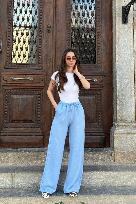 PANTALLONA ME BEL ELASTIK DHE ME DETAJIN E LIDHSEVE PER FEMRA NE NGJYRE BABY BLU - 3