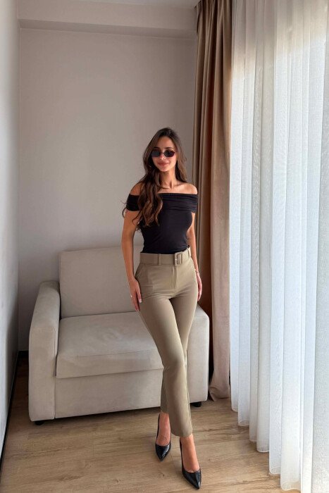 PANTALLONA ME DETAJ RRIPI PER FEMRA NE NGJYRE ULLIRI - 2