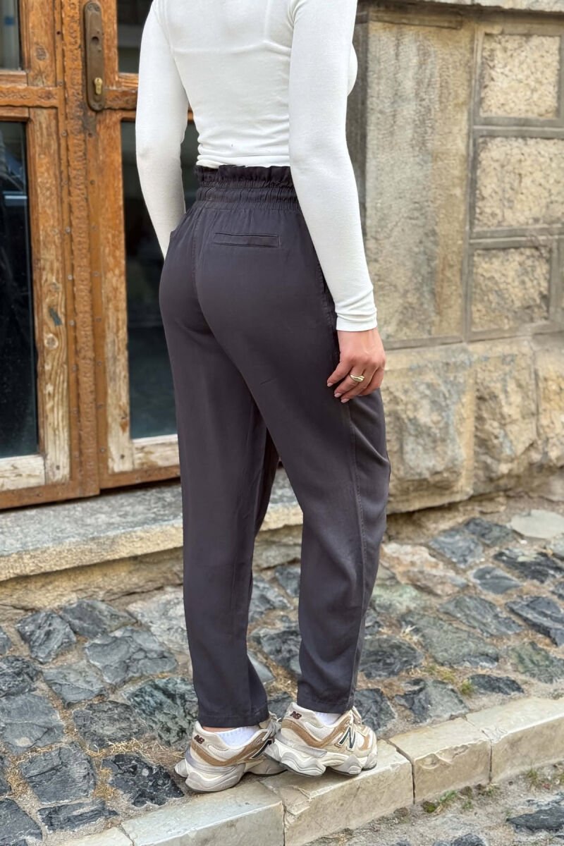 PANTALLONA NJE NGJYRESHE ME BEL ELASTIK PER FEMRA NE NGJYRE GRI TE ERRET - 3