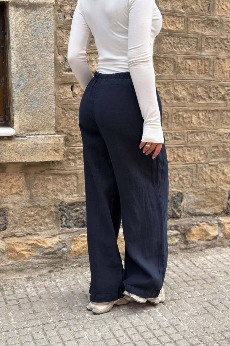 PANTALLONA NJE NGJYRESHE TE GJERA ME BEL ELASTIK PER FEMRA NE NGJYRE BLU - 3