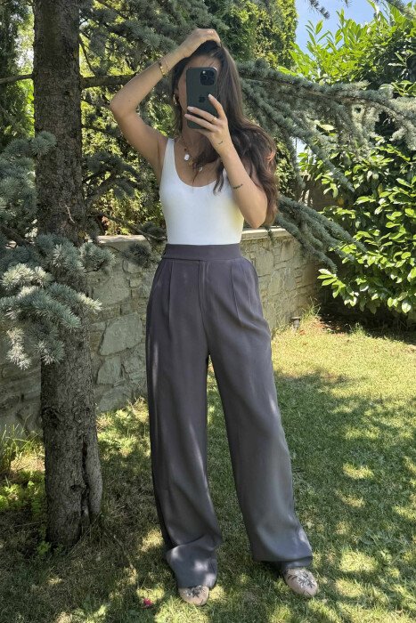 PANTALLONA NJË NGJYRËSHE TË GJERA PËR FEMRA NË NGJYRËN GRI E ERRËT - KLAUDIO FASHION