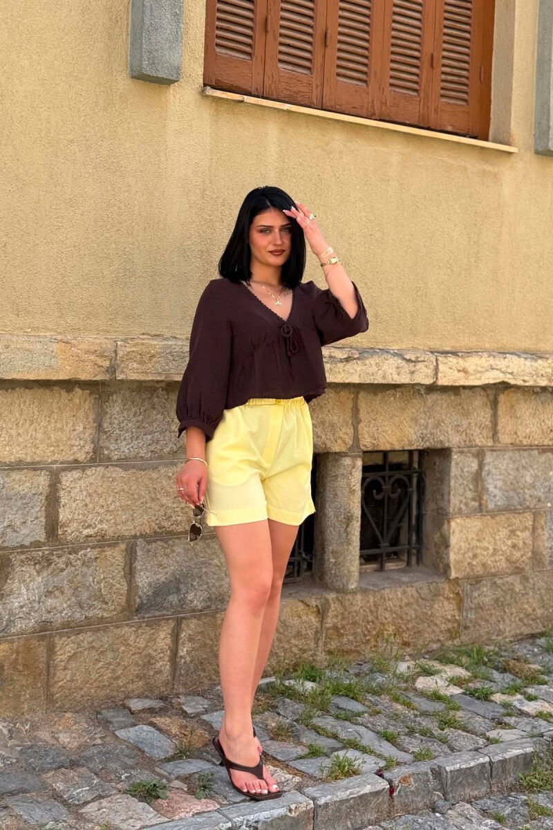 PANTALLONA TE SHKURTRA ME BEL ELASTIK PER FEMRA NE NGJYRE TE VERDHE - 3