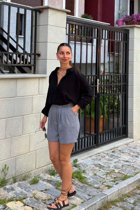 PANTALLONA TE SHKURTRA NJE NGJYRESHE TE THJESHTA PER FEMRA NE NGJYRE GRI - 1