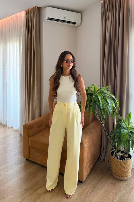 PANTALLONA TE THJESHTA NJE NGJYRESHE PER FEMRA NE NGJYRE TE VERDHE 