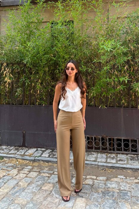 PANTALLONA TE THJESHTA NJE NGJYRESHE PER FEMRA NE NGJYRE BEZHE - KLAUDIO FASHION
