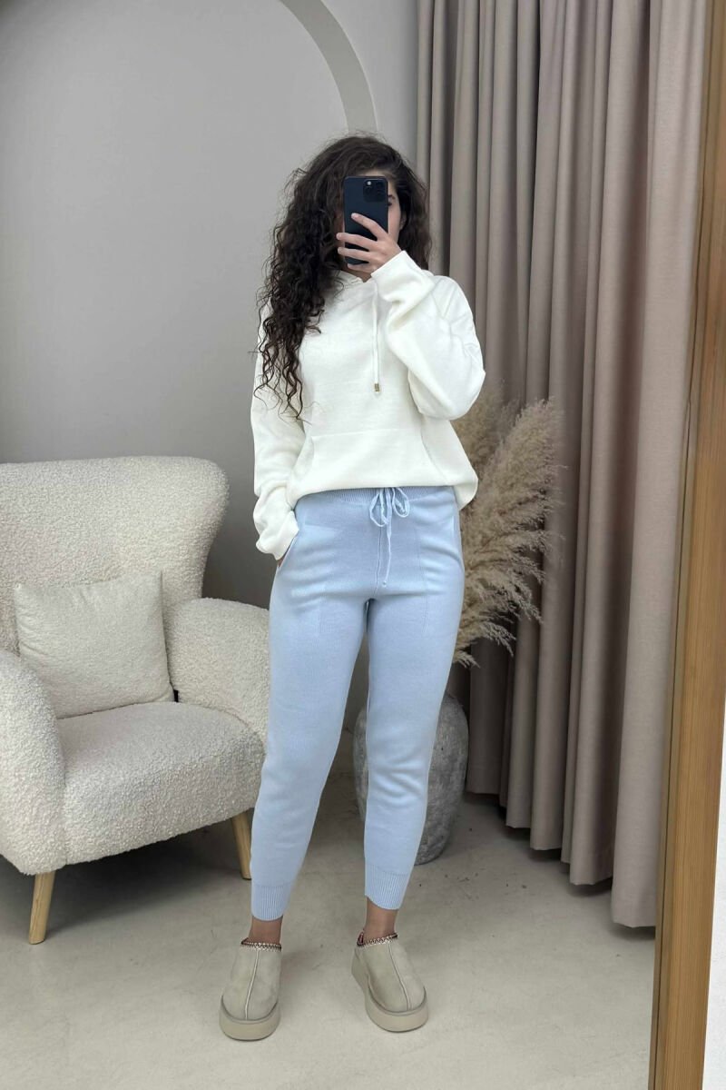 PANTALLONA TË THURRURA NJË NGJYRËSHE ME LIDHËSE PËR FEMRA NË NGJYRË BABY BLU - 2