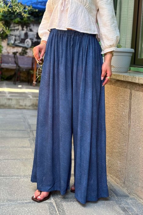 PANTALONA TE GJERA ME DIZENJO TE NDRYSHME PER FEMRA NE NGJYRE BLU - 4