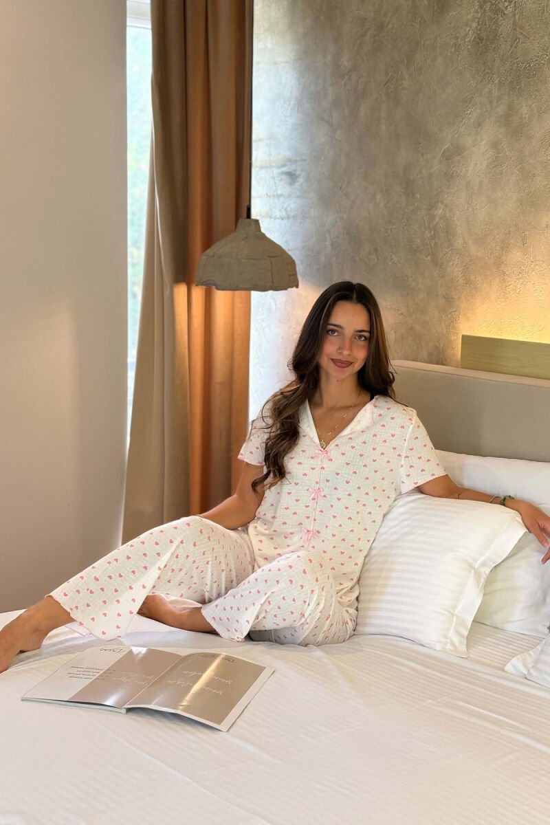 PIZHAME ME DIZJAN ME ZEMRA KEMISHE + TUTA PER FEMRA NE NGJYRE TE BARDHE ME ROZE - 1