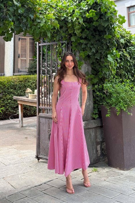 FUSTAN I THJESHTE ME KUADRATA PER FEMRA NE NGJYRE TE KUQE - KLAUDIO FASHION