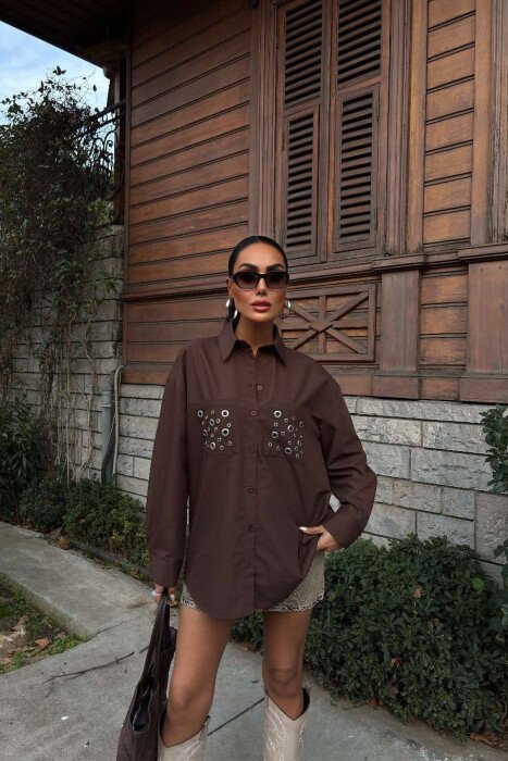 KËMISHË ME DETAJIN E XHEPAVE PËR FEMRA NË NGJYRËN KAFE - KLAUDIO FASHION