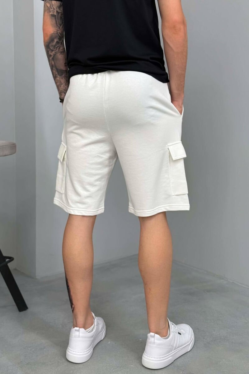 POCKETS DETAIL ONE COLOR MEN SHORT SWEATPANTS WHITE-E BARDHE - 4