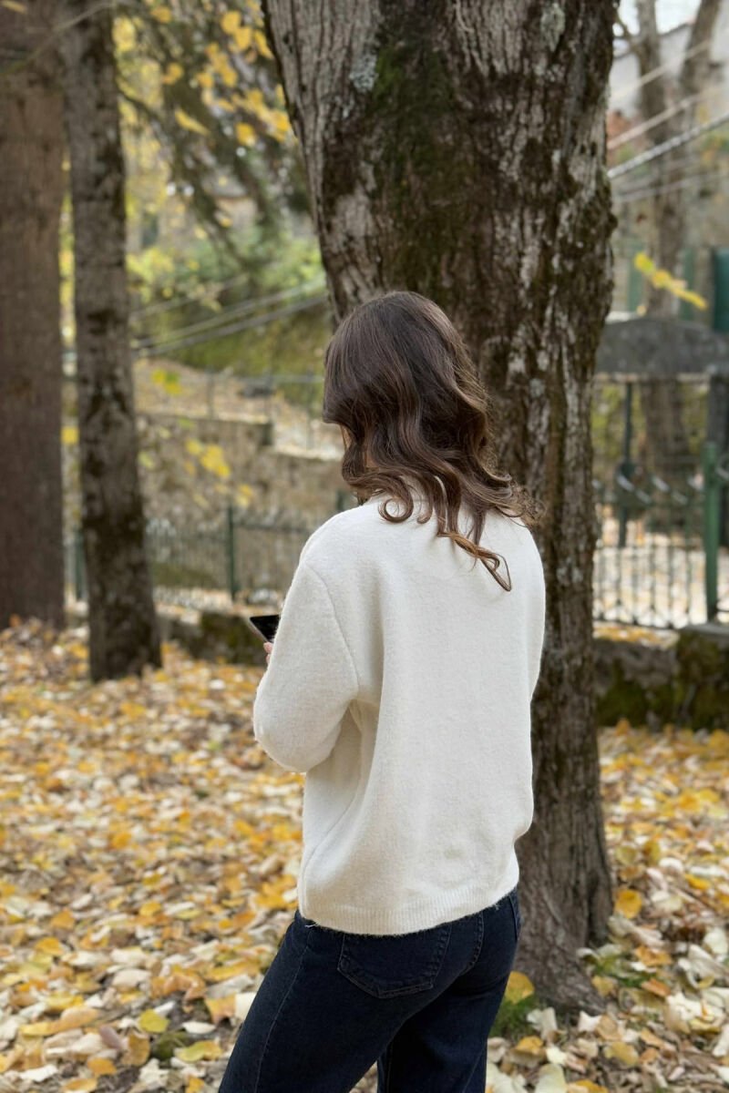 POLO NECK BUTTONS SINGLE POCKET WOMEN SWEATER CREAM/KREM - 2